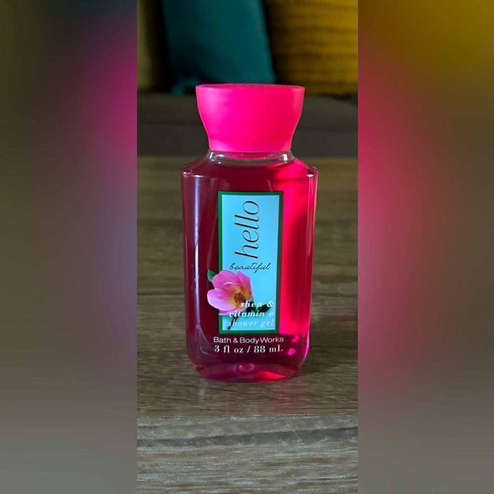 NWOT … BATH & BODY WORKS “Hello Beautiful” Shower Gel